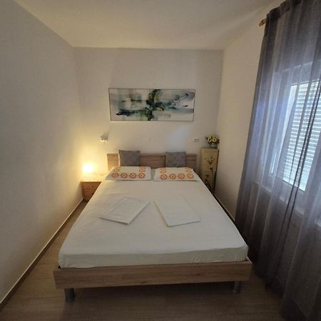 Apartman Davorka Karlobag Exterior photo
